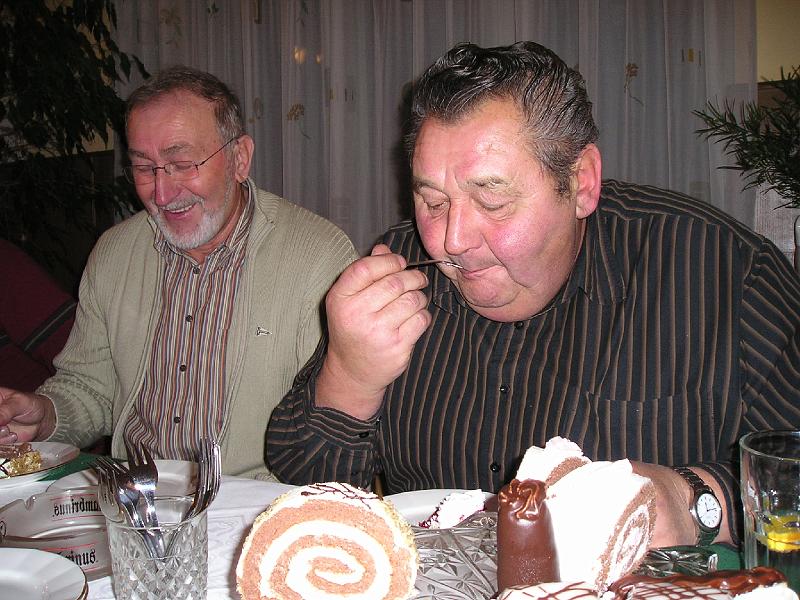 Bgm_Hunger.JPG - Kalorienreiches für Waldthurner Bürgermeister und Räte.