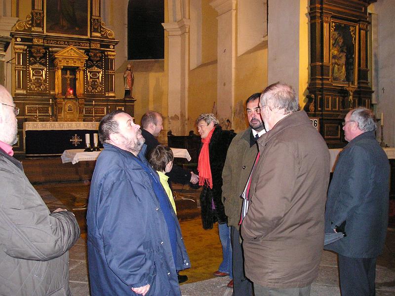Kirche.JPG - Nach der Messe in der Stadtpfarrkirche St.Jakob kurze Begrüßung durch den Pfarrer (im Hibtergrund mit Janka Gollwitzer).