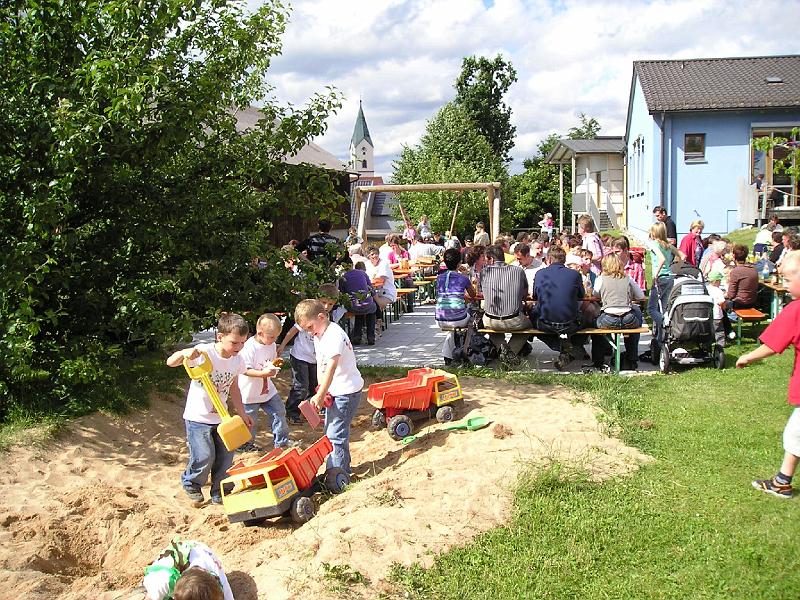 Biergarten.JPG - Zum gemütlichen Ausklang des schönen Festes lud der Biergarten an der Sandgrube ein.