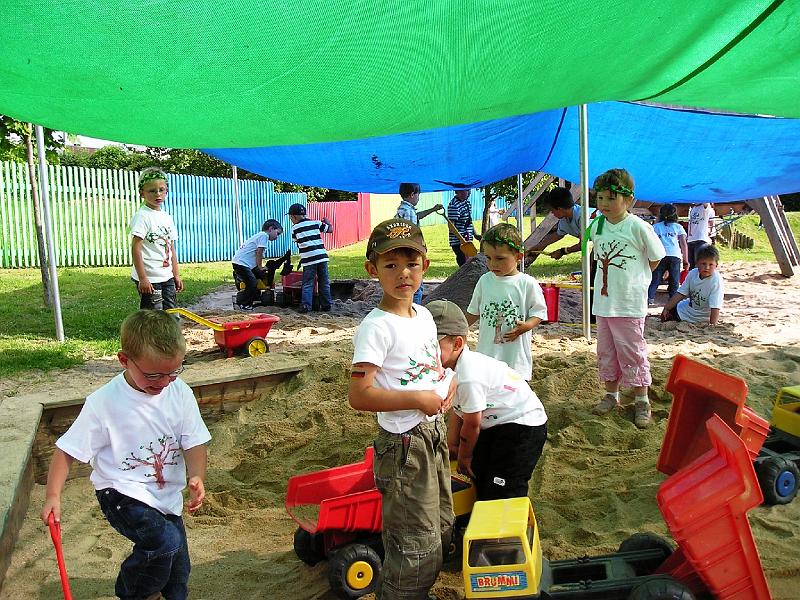 Sandkasten.JPG - Nach dem offiziellen Programm ging's in die Sandburgen.