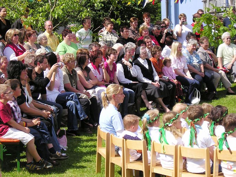Schwestern.JPG - Die Eltern und Ehrengäste waren von den Vorführungen begeistert.
