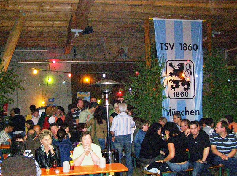 C_Bar.JPG - Dichtes Gedränge in der Bar und in der Weinstube.