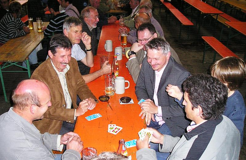 C_Frueh_Kartler.JPG - Darf am Frühschoppen nicht fehlen: eine zünftiges Schafkopfspiel.