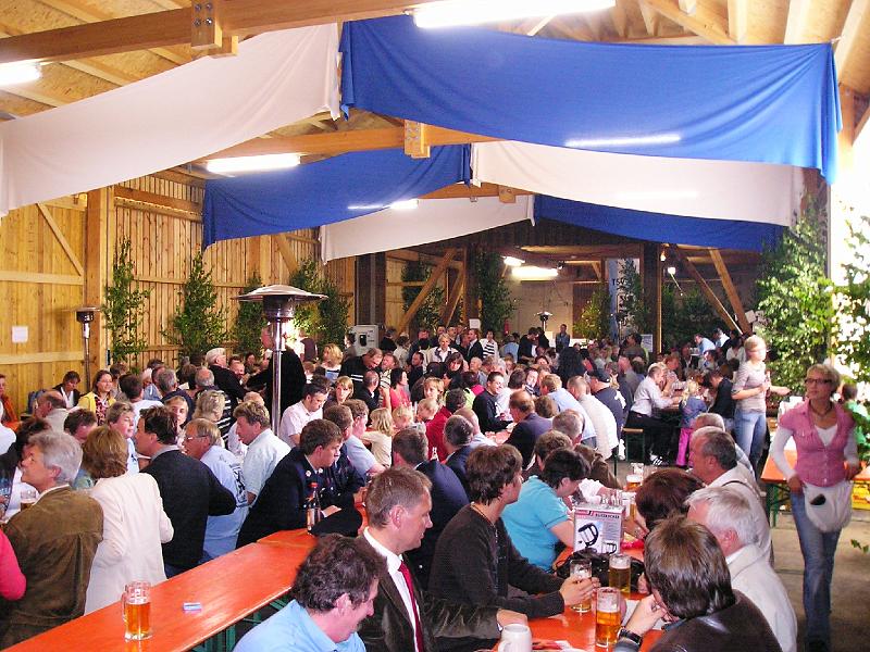 C_Halle_voll.JPG - Tolle Stimmung am Nachmittag in der voll besetzten Vereinshalle.