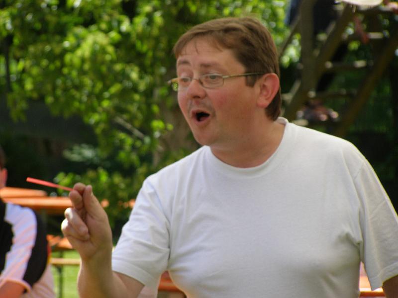 Dirigent.JPG - Malermeister Michael Weig macht auch als Dirigent eine gute Figur.