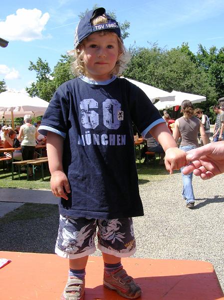 Loewenfan.JPG - Nicht nur Country-Fans waren auf dem Gursnhof zu sehen.