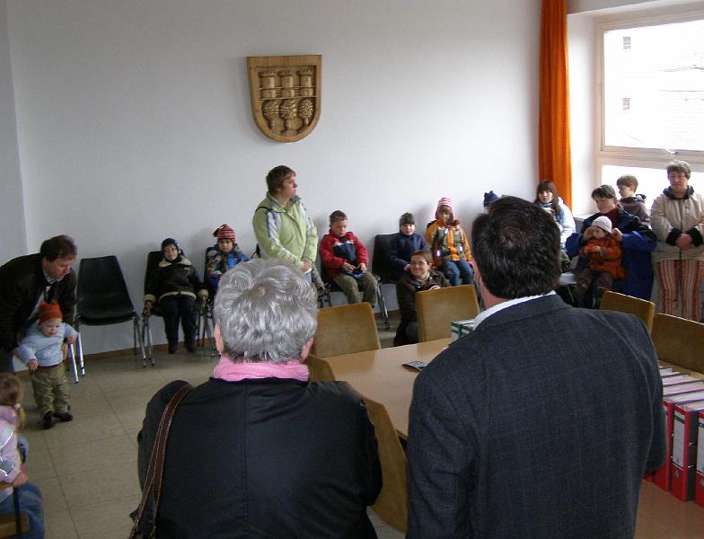 Bgm_spricht_Rathaus.JPG - Während Josef Beimler die Marktgemeinde Waldthurn vorstellt...