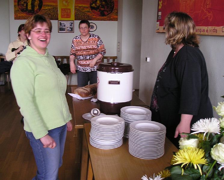 Essen_bereit.JPG - Im Pfarrheim kümmert sich der Elternbeirat des Kindergartens ums Mittagessen.
