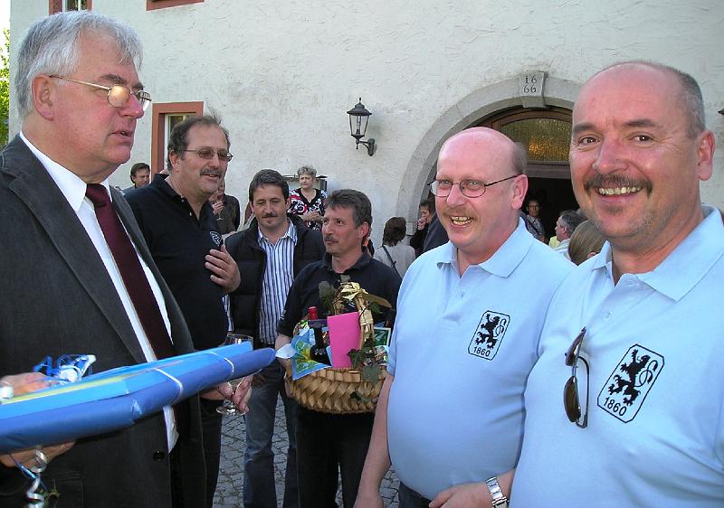 Loewen.JPG - Man möchte es nicht glauben: die 60er gratulieren zum 60.
