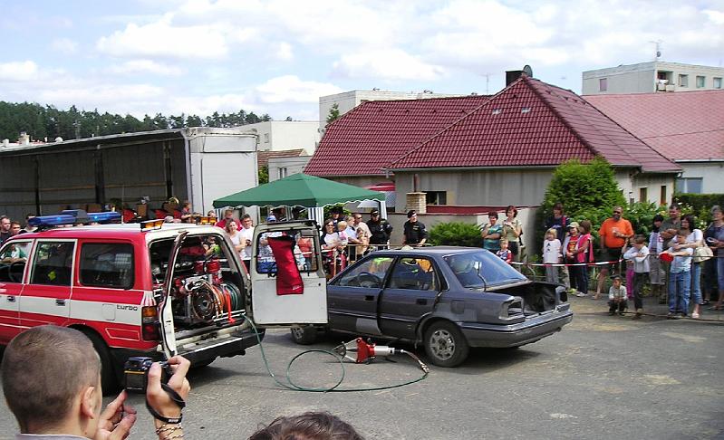 Einsatz.JPG - Schauübungen durften beim Feuerwehrfest natürlich nicht fehlen.