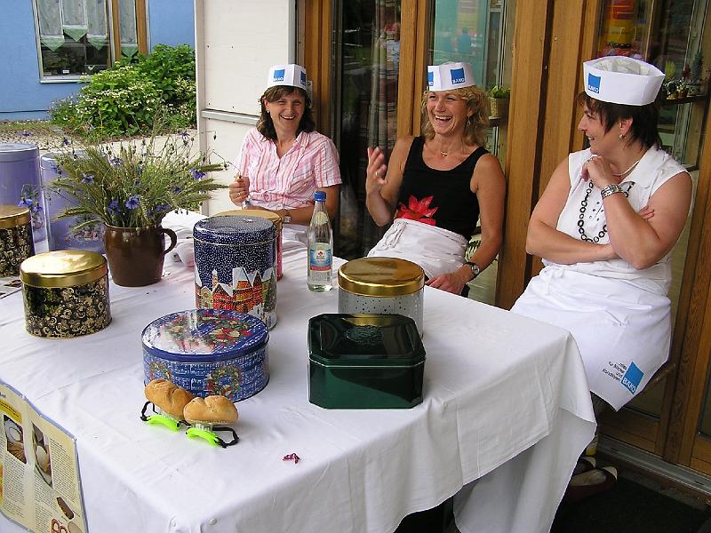 Service_Team.jpg - Das attrakive Service-Team ist gut drauf.
