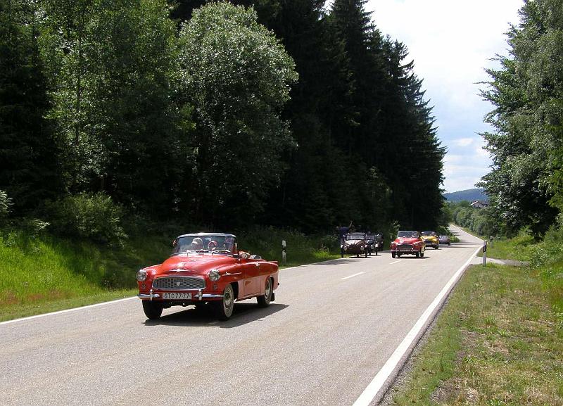 Korso.JPG - Die Oldtimer hatten freie Fahrt.