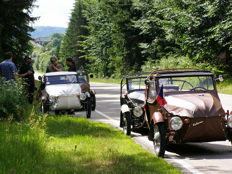 Lesslohe.JPG - Kurze Pause für die Fahrer der kleinen Schnauferl in der Nähe von Leßlohe/Georgenberg.