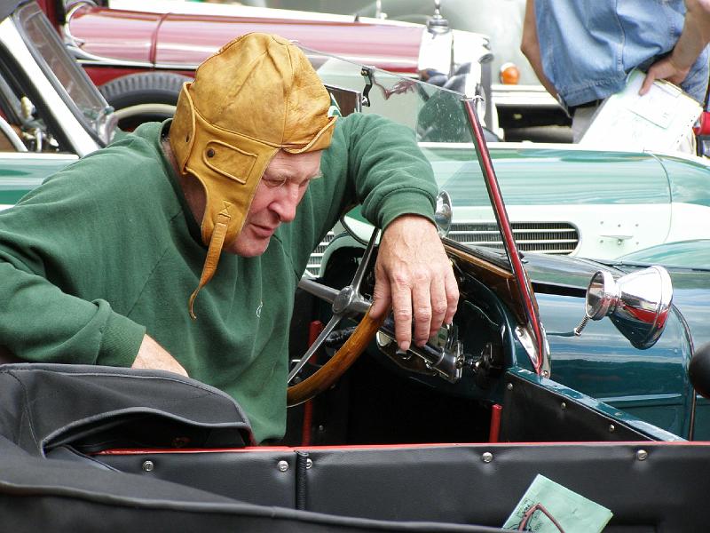 Mueder_Fahrer.JPG - Lange Autofahrter machen auch Oldtimer-Fahrer etwas müde.