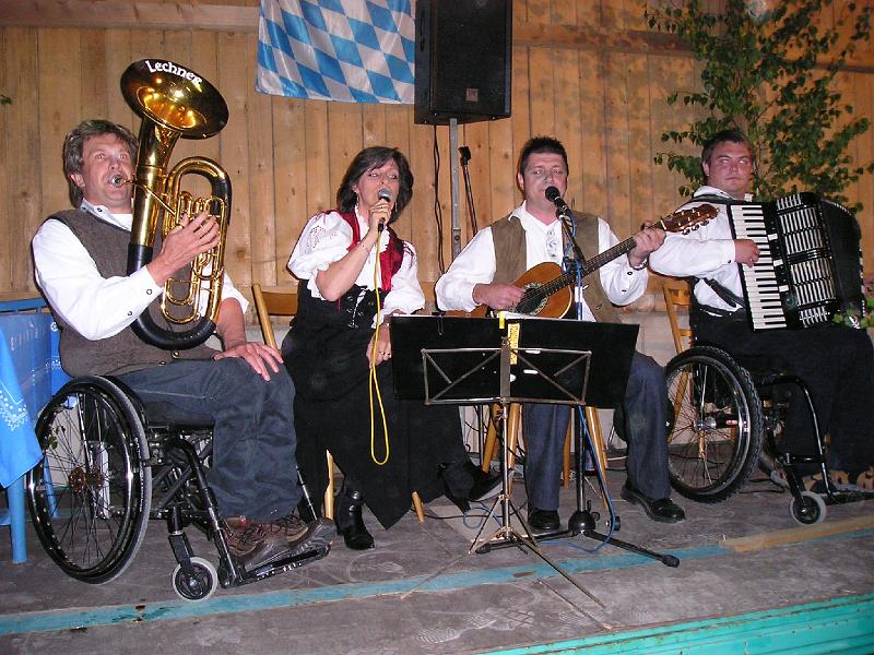 Fahrende_Musikanten.JPG - Die "Fahrenden Musikanten" aus dem Grenzland spielen auf.