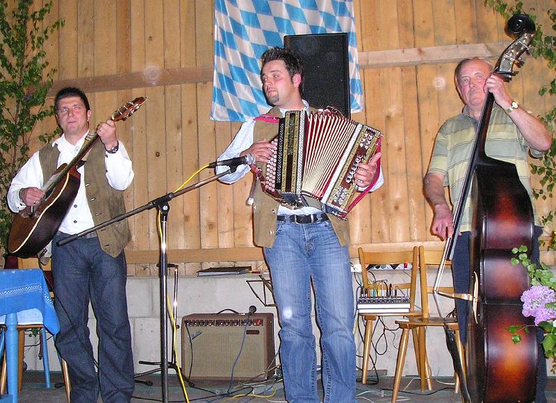 Heiko.JPG - Heiko Daubenmerkl aus Waldthurn spielt mit den Knöpfen.