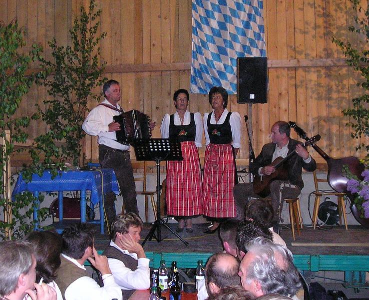 Zupfer.JPG - Die Zupfer-Moidln aus Neustadt durften in Lennesrieth nicht fehlen.