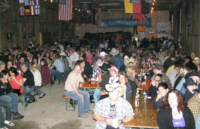 whf_13.JPG - Zum Countryabend war der Gursn-Stodl überfüllt.