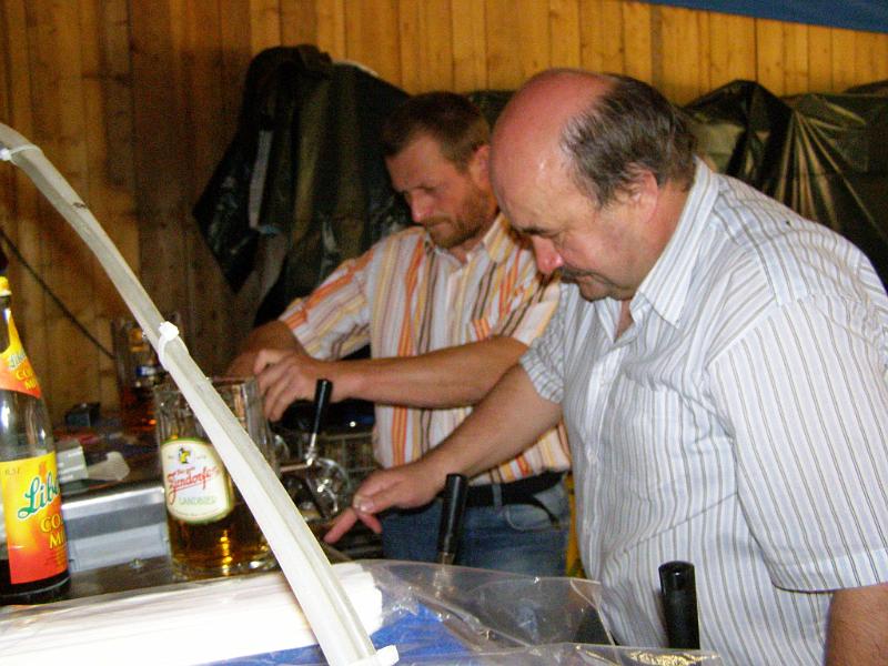 Country_20.JPG - Das Team am Ausschank hatte alles im Griff.