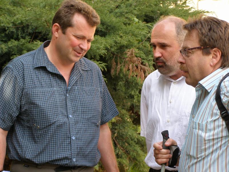 Bgm_Rat.JPG - Bürgermeister Miroslav Rauch (links) im Gespräch mit Bürgermeister Roman Bauer (rechts Marktrat Uli Völkl).