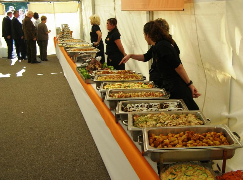 Buffet.JPG - Beeindruckendes warmes und kaltes Buffet - wer wird bei dem Angebot nicht gleich schwach?