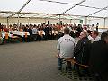 Zelt_hoert_zu