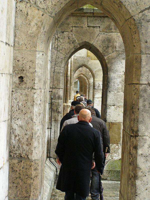Regens_07.JPG - Die äußeren Stützpfeiler des Doms verschaffen ungewöhnliche Durchblicke.