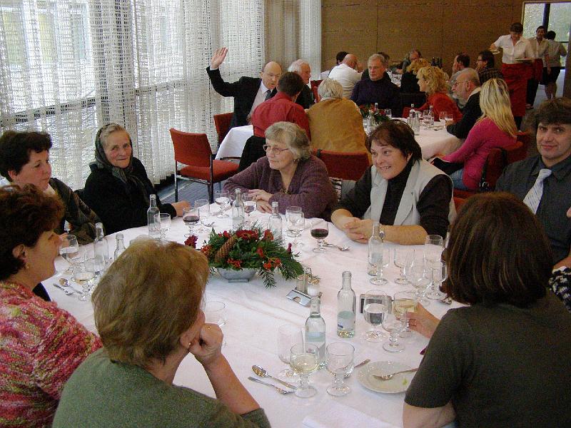 Regens_20.JPG - Noch ein bißchen Ratschen und gleich geht's weiter im Programm.
