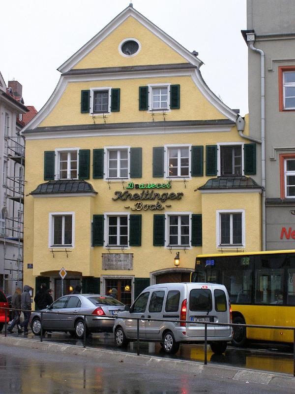 Regens_22.JPG - Für einige ein Muss: die Brauerei Kneitinger am Arnulfplatz.