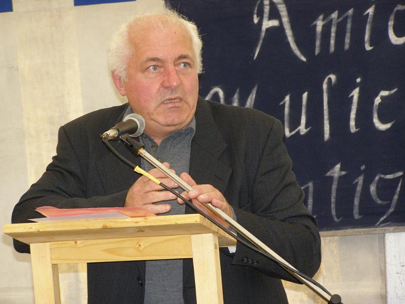 10_Jahre_Reha_02.JPG - Der Vorsitzende des Trägervereins "Reha-Zentrum Oberpfalz" Karl Kroher begrüßt die Gäste.
