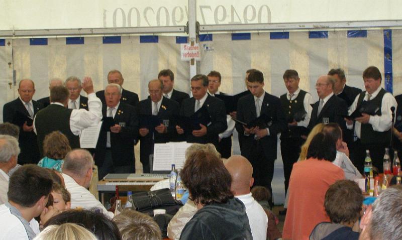 10_Jahre_Reha_20.JPG - Der Männerchor Waldthurn beendete einen beeindruckenden Musiknachmittag.