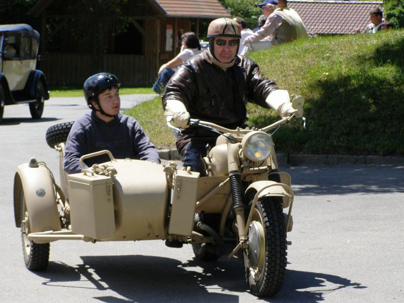 Old_8.JPG - Bei herrlichem Sonnenschein sind Fahrten ohne Dach ein Genuß.