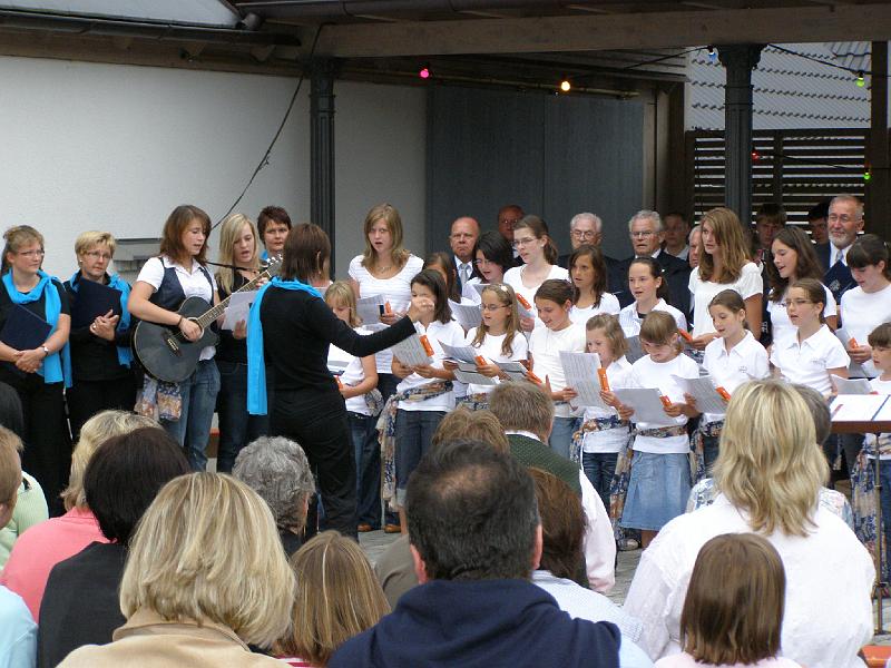 ser_05.JPG - Erhielt viel Applaus: der Kinderchor unter der Leitung von Manuela Grünauer.