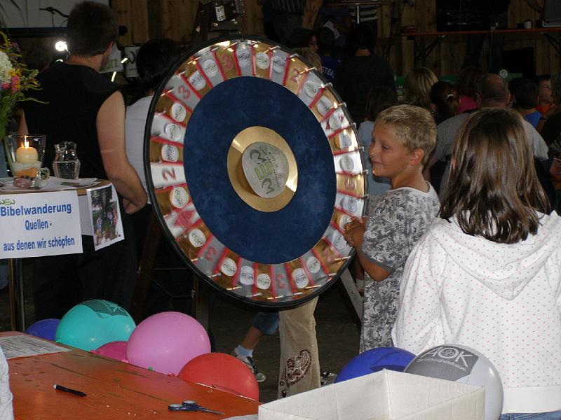Sa_02.JPG - Kleine Gewinne lockten am Glücksrad.