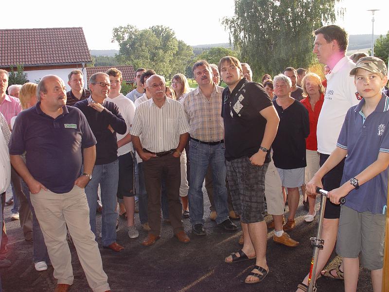 WEW_Di_01.JPG - Über hundert Interessierte ließen sich in Albersrieth umweltfreundliche Energieanlagen erklären.