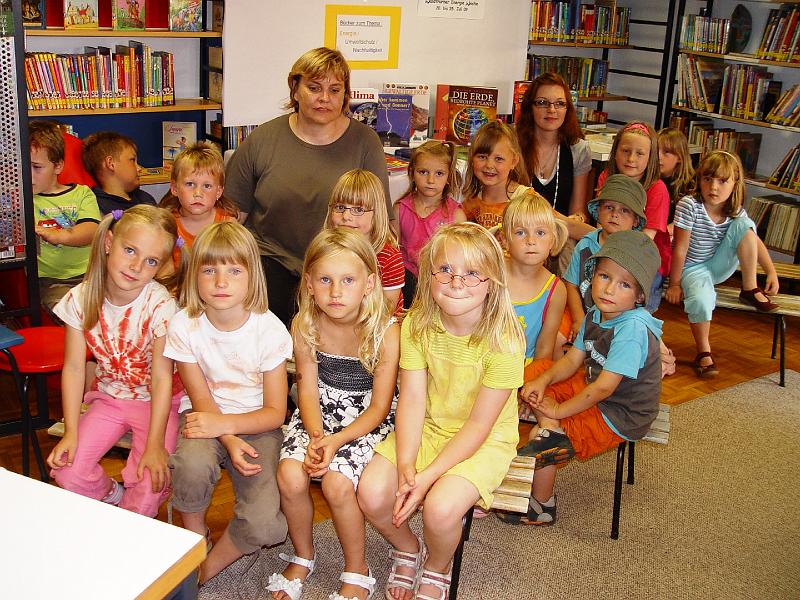 WEW_Mi_02.JPG - Aufmerksame Zuhörer kamen aus der Kindertagesstätte in die Pfarr- und Gemeindebücherei.