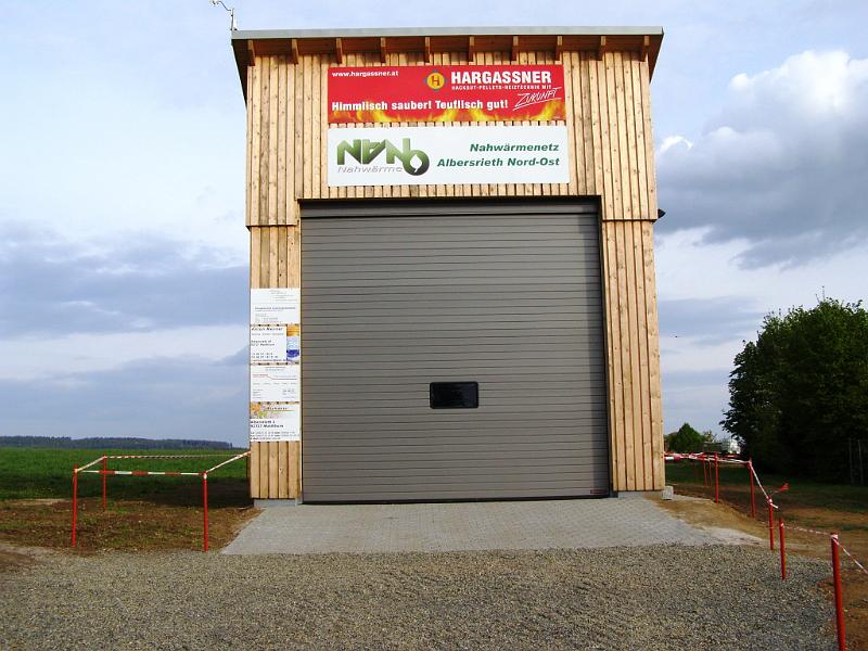 Nano_Einw_13.JPG - Das neue Heizhaus in Albersrieth, das für sieben Anwesen die Heizenergie bereitstellt.