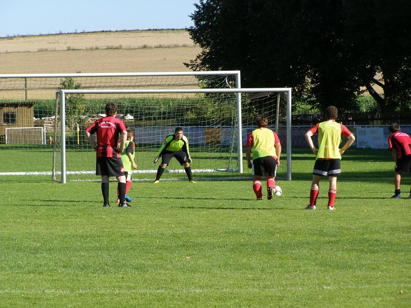 MM_2011_07.JPG - Foul im Strafraum: die Chance zum Torerfolg.