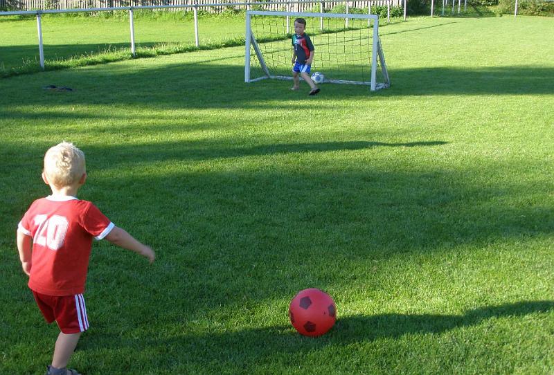 MM_2011_10.JPG - "Pass, auf! Den Ball haue ich Dir jetzt in die Maschen!"