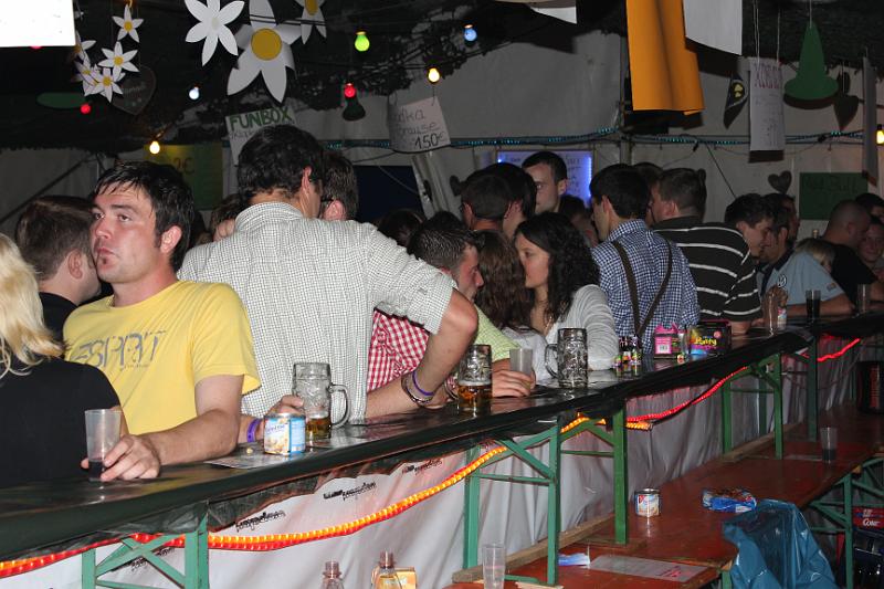 A_KLJB_17.JPG - Die Zelt-Bar war dicht umlagert.