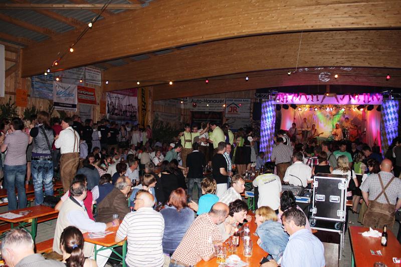 A_KLJB_29.JPG - Der große Feststodl ließ aureichend Raum für Stimmung, Tanz und Musik.