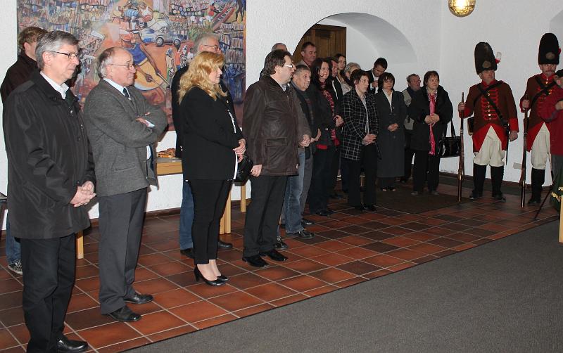 Botschafter_02.JPG - Vertreter der Marktgemeinde Waldthurn, der Partnerstadt Hostau, der Kirchenverwaltung und des Kindergartens im Foyer des Pfarrheims.