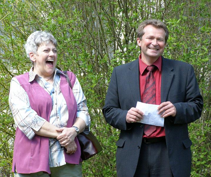 Hos_Janka_freut.JPG - Immer gut drauf, dazu eine charmante und perfekte Dolmetscherin: Janka Gollwitzer aus Waldthurn.