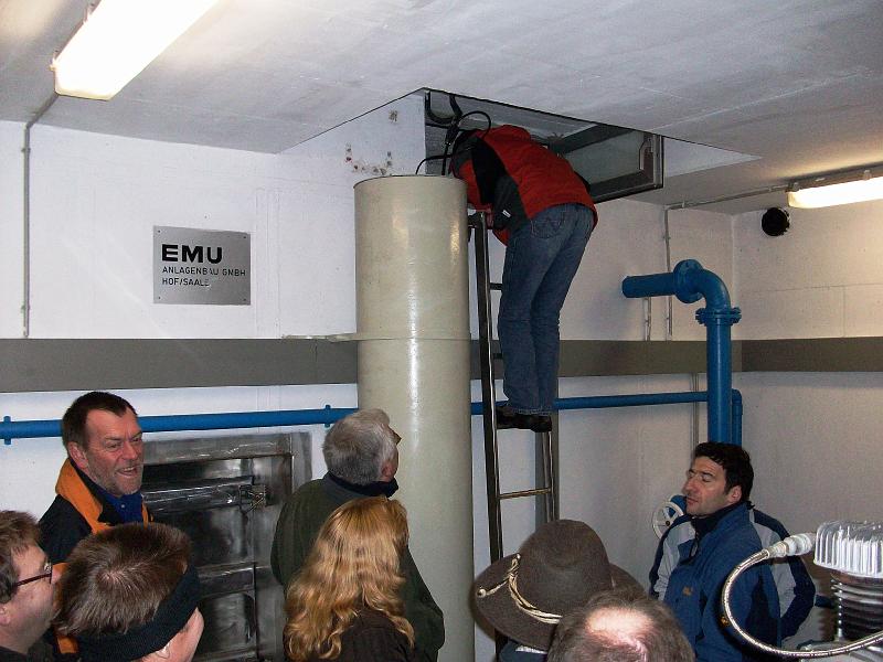 Fahrenberg_Hochbeh.JPG - Manche Räte schauen genau nach: Aufstiegsleiter zum Trinkwasserbehälter (Fahrenberg).