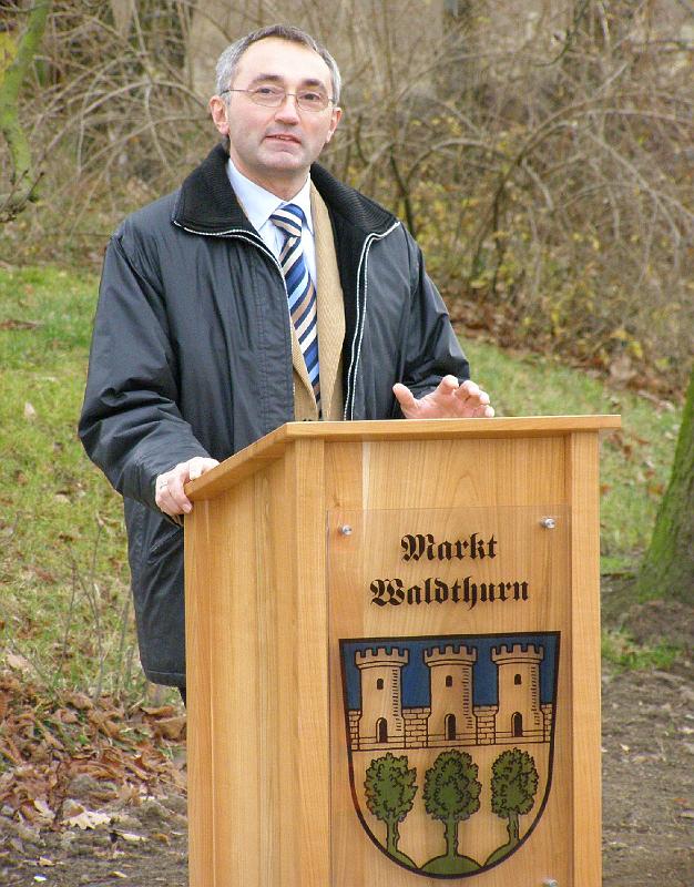 Einw_Braunr.JPG - Bauoberrat Georg Braunreuther vom Amt für Ländliche Entwicklung hält die Festansprache.