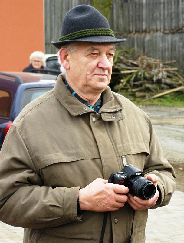 Einw_Fotogr.JPG - Max Stahl aus Albersrieth hält alles im Bild fest.