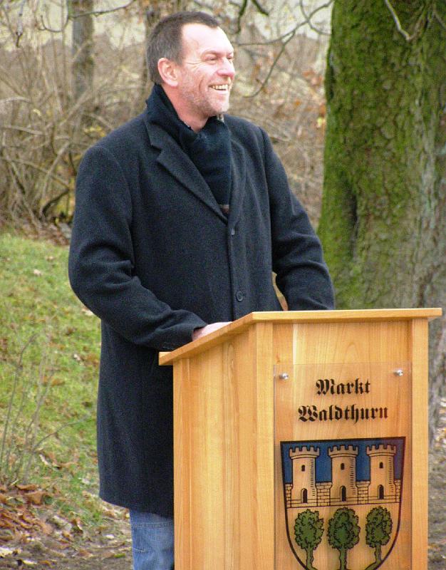 Einw_Hubert.JPG - Dorfratsvorsitzender Hubert Stahl bedankt sich für die breite Unterstützung aller Beteiligten.