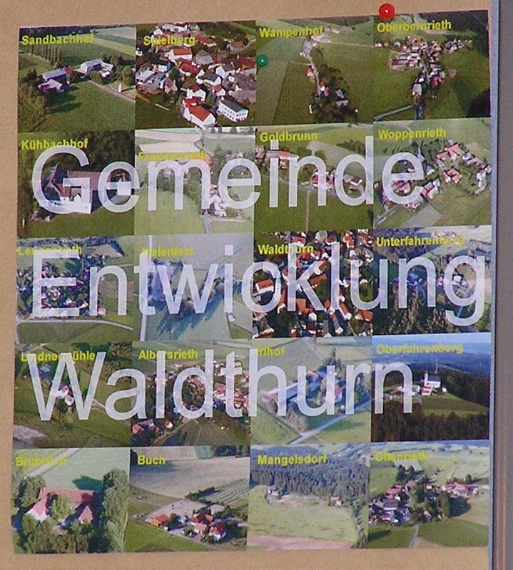 dorfneu_konst_sitz_231008_001.jpg - Der Einstieg in eine koordinierte Gemeindeentwicklung in Waldthurn hat begonnen.