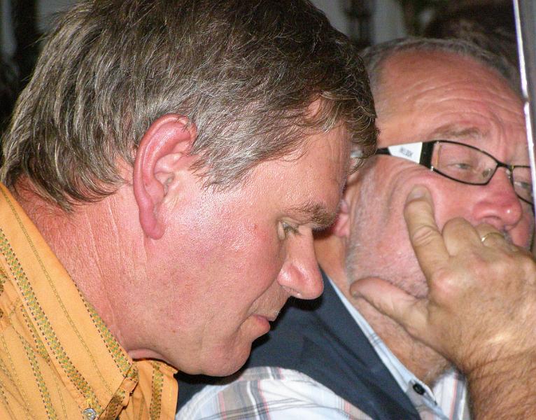 Ottenr_18.JPG - Stieß noch zur Feierrunde: Ludwig Spiller (links) vom Amt für Ländliche Entwicklung.